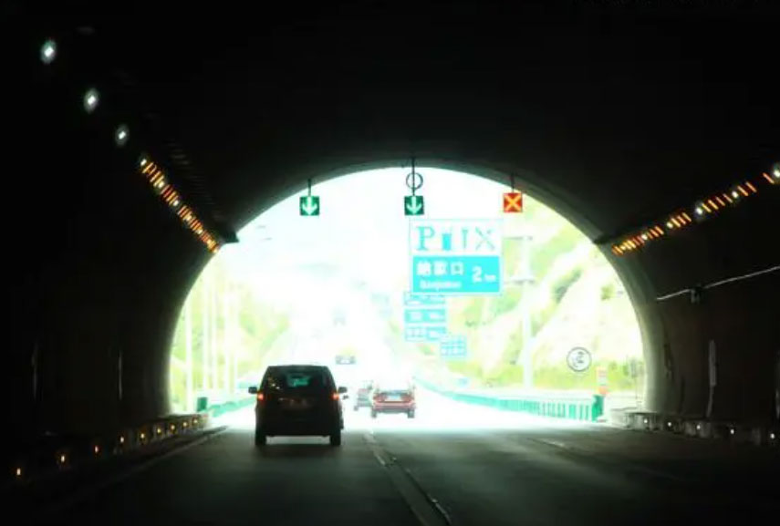 éclairage tunnel 150w